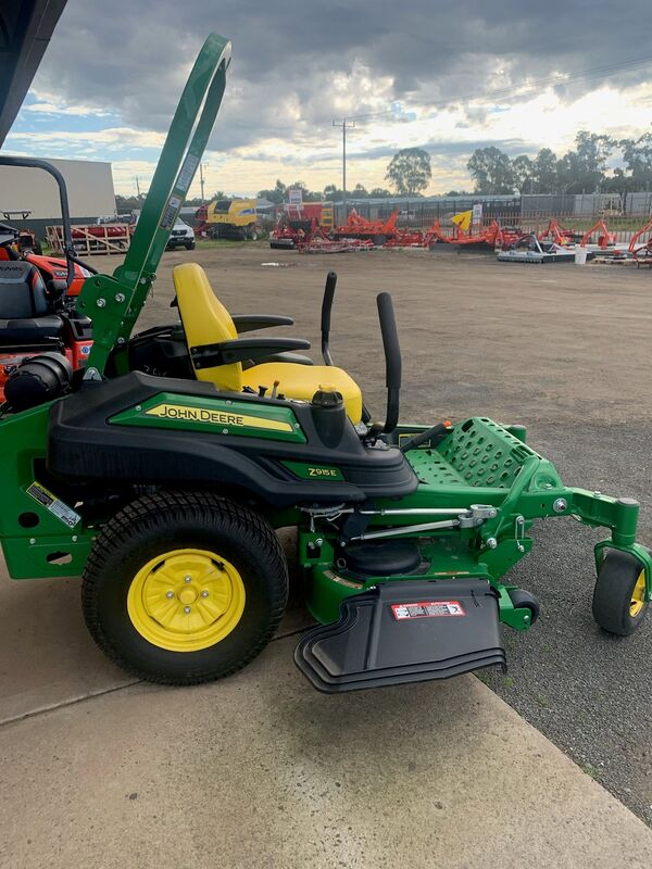 John Deere Z915E | Grogans Machinery